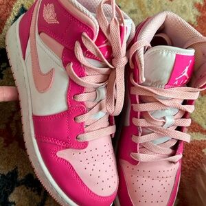 NIKE DUNKS IN PINK